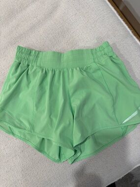 lululemon athletica Lime Green Women’s Hotty Hot Short 2.5”